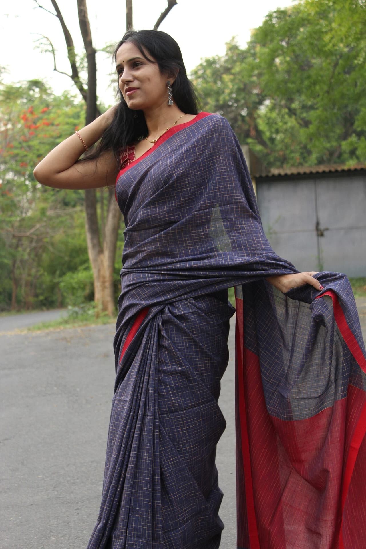 Navy Blue Muslin Cotton Saree – Haya Fabrics